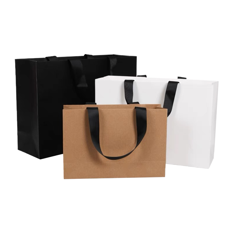 Sacolas de presente foscas pretas personalizadas por atacado, sacolas de papel kraft marrom branco, sacolas de compras de luxo com logotipo próprio
